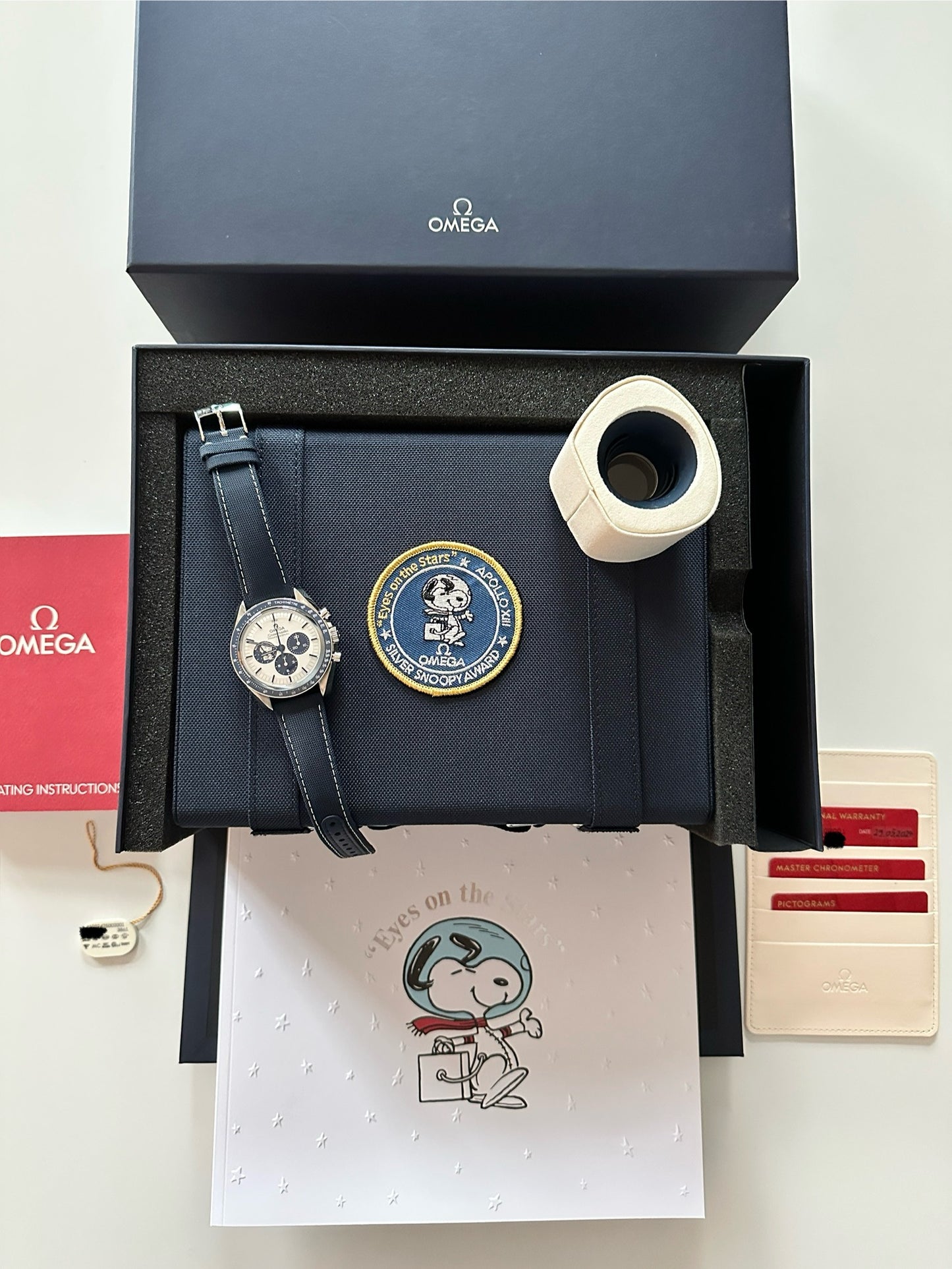 Omega - Omega Speedmaster "Silver Snoopy Award" 2024 - Juwelier Spliedt